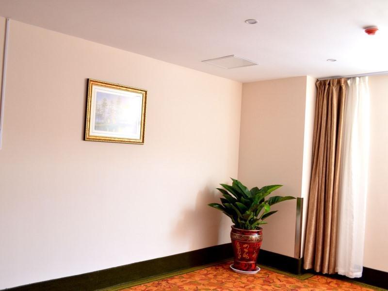 فندق Jiaozhouفي  فندق جرين تري إن كينجداو جياشو بص تيرمنال ستيشن هاير أفينو إكسبريس المظهر الخارجي الصورة